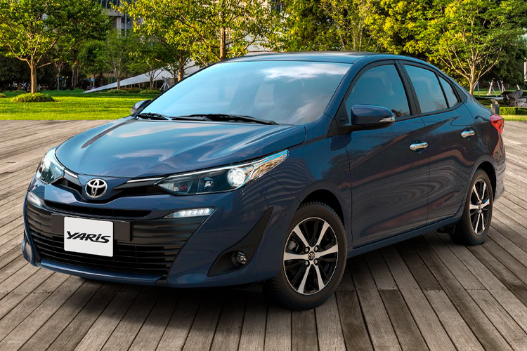 Toyota-Yaris-Sedán-2022-Novamotors-