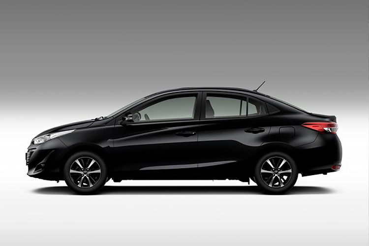 Toyota-Yaris-Sedán-2022-Novamotors-
