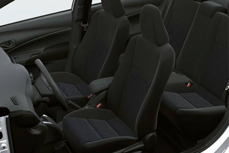 Toyota-Yaris-Sedán-2022-Novamotors-