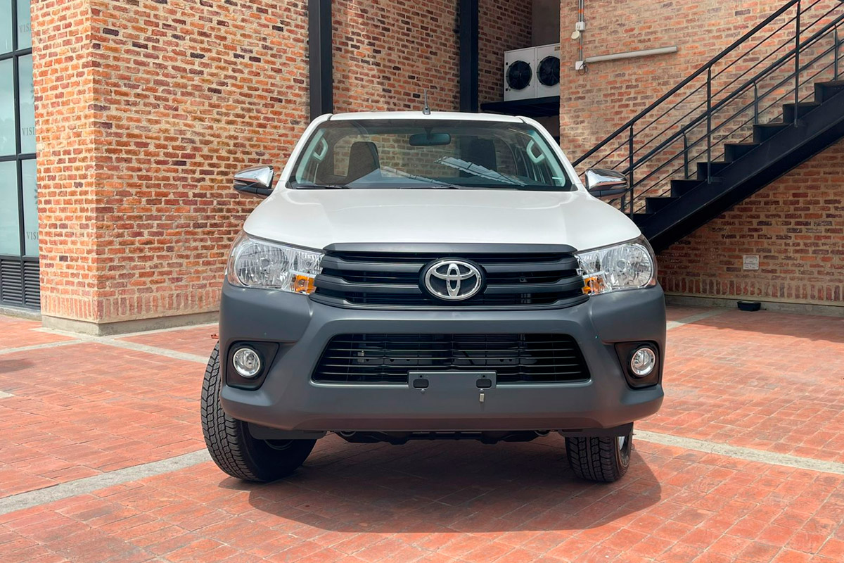 Toyota-Hilux-Chasis-Novamotors