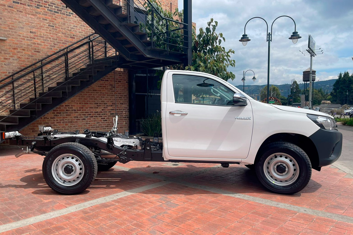 Toyota-Hilux-Chasis-Novamotors