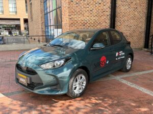 Toyota Yaris HEV de pruebas en la vitrina de Novamotors