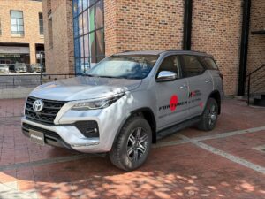 Toyota Fortuner de pruebas en la vitrina de Novamotors