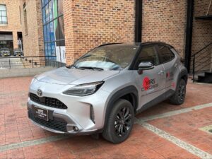 Toyota Yaris Cross de pruebas en la vitrina de Novamotors