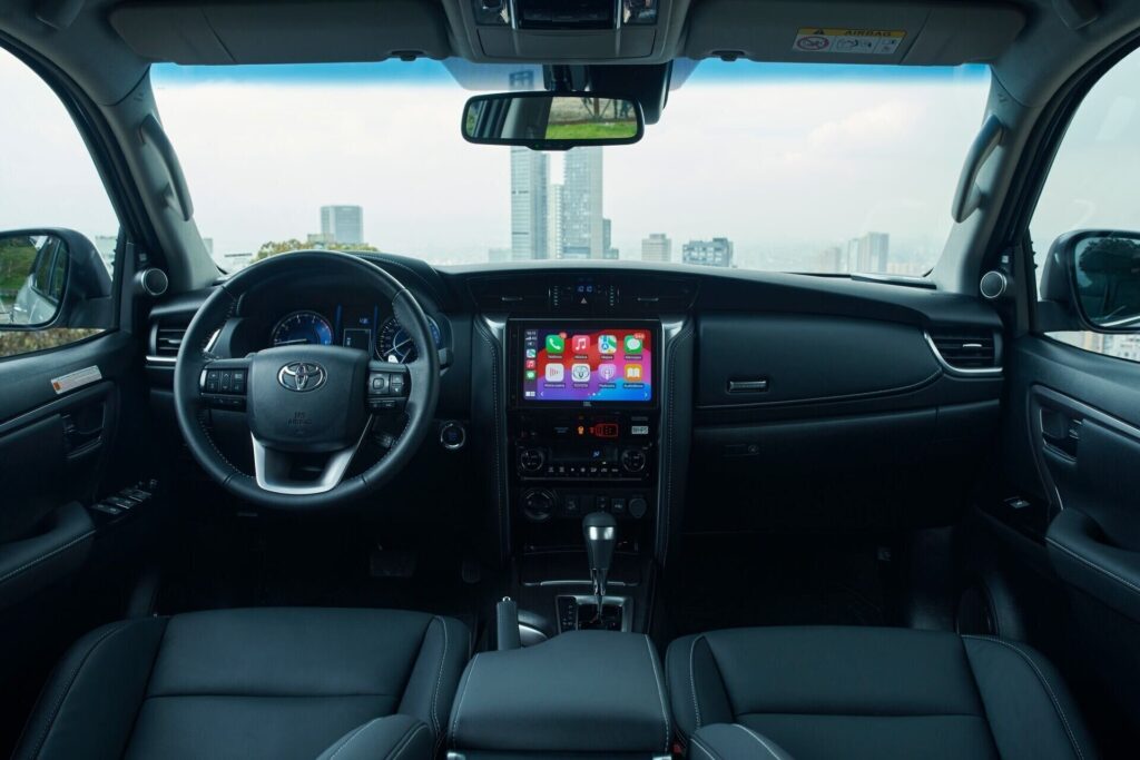 Cabina del Toyota Fortuner vista desde la segunda fila