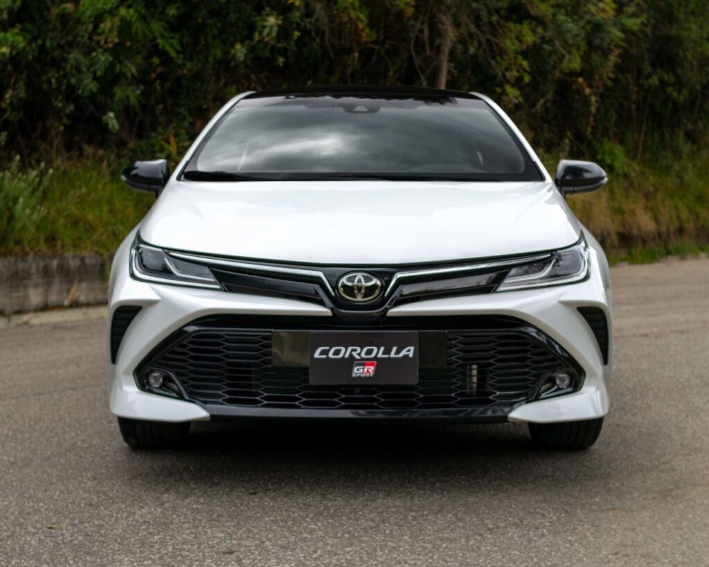 Toyota Corolla GR-S de frente