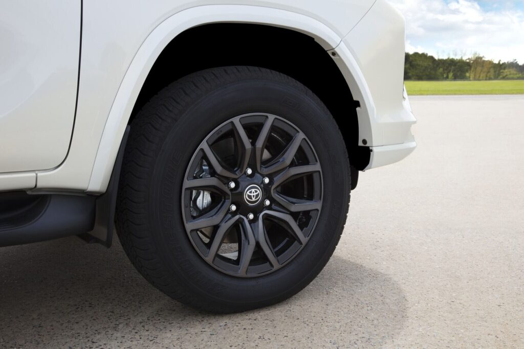 Rin deportivo de 18 pulgadas de la Toyota Fortuner GR-S