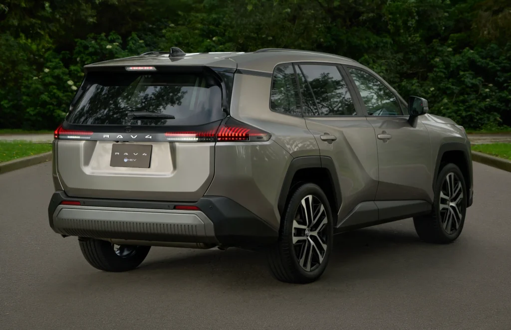 Toyota RAV4 de tres cuartos traseros