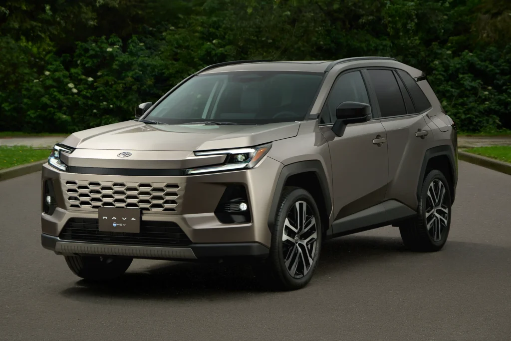 Toyota RAV4 de tres cuartos frontales