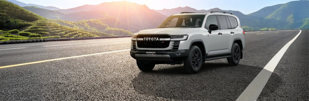 Toyota Land Cruiser 300 GR-S HEV en la montana