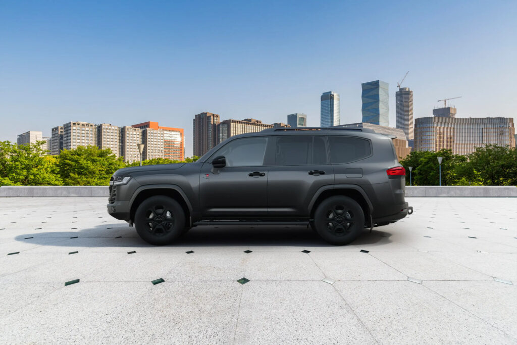 Perfil de la Toyota Land Cruiser 300 GR-S HEV