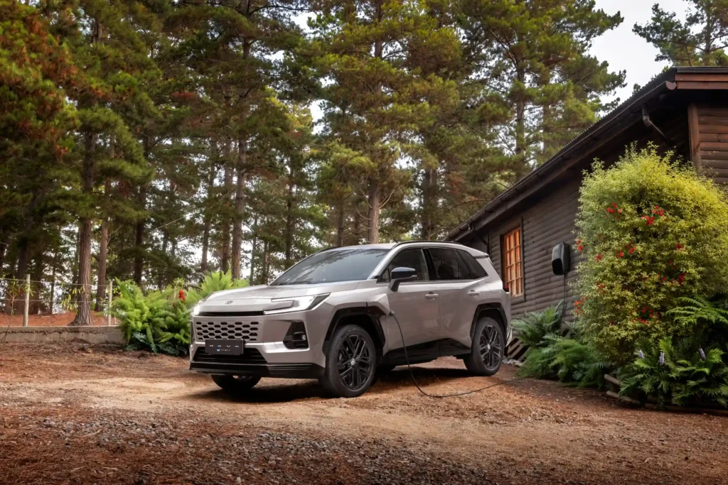 Toyota RAV4 PHEV de tres cuartos traseros